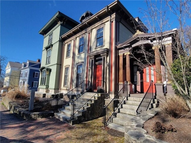 Photo - 92 Pelham St