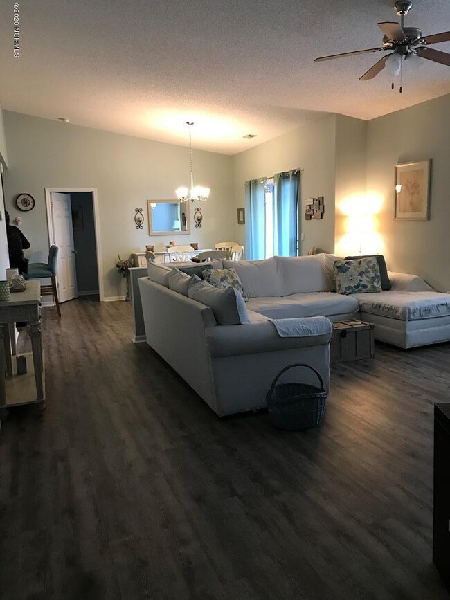 Photo - 4146 Breezewood Dr Unit 202