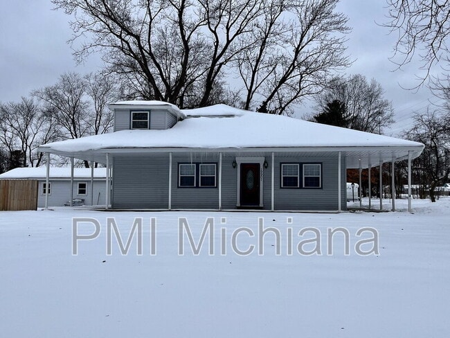 Building Photo - 19901 Oakdale Ave