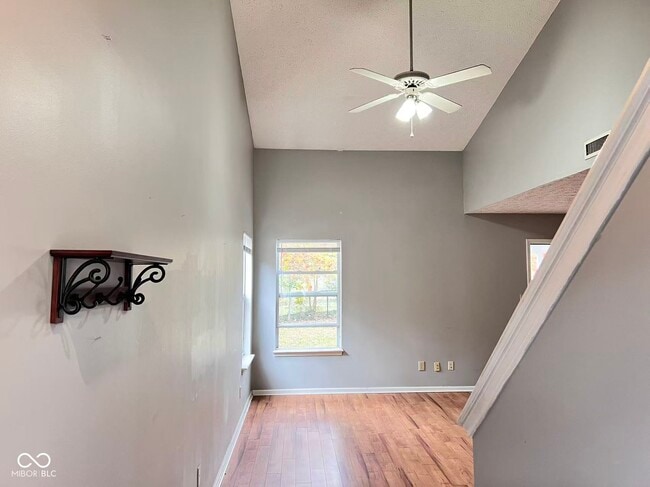 Photo - 4450 Connaught W Dr