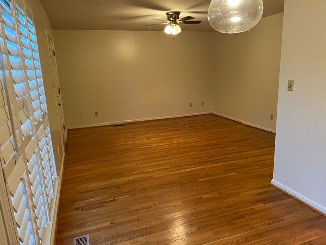 Photo - 410 21st St E