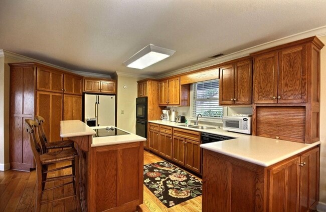 Photo - 462 Chalet Village Dr