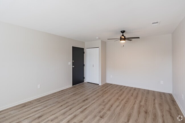 Studio - 500SF - Bedroom