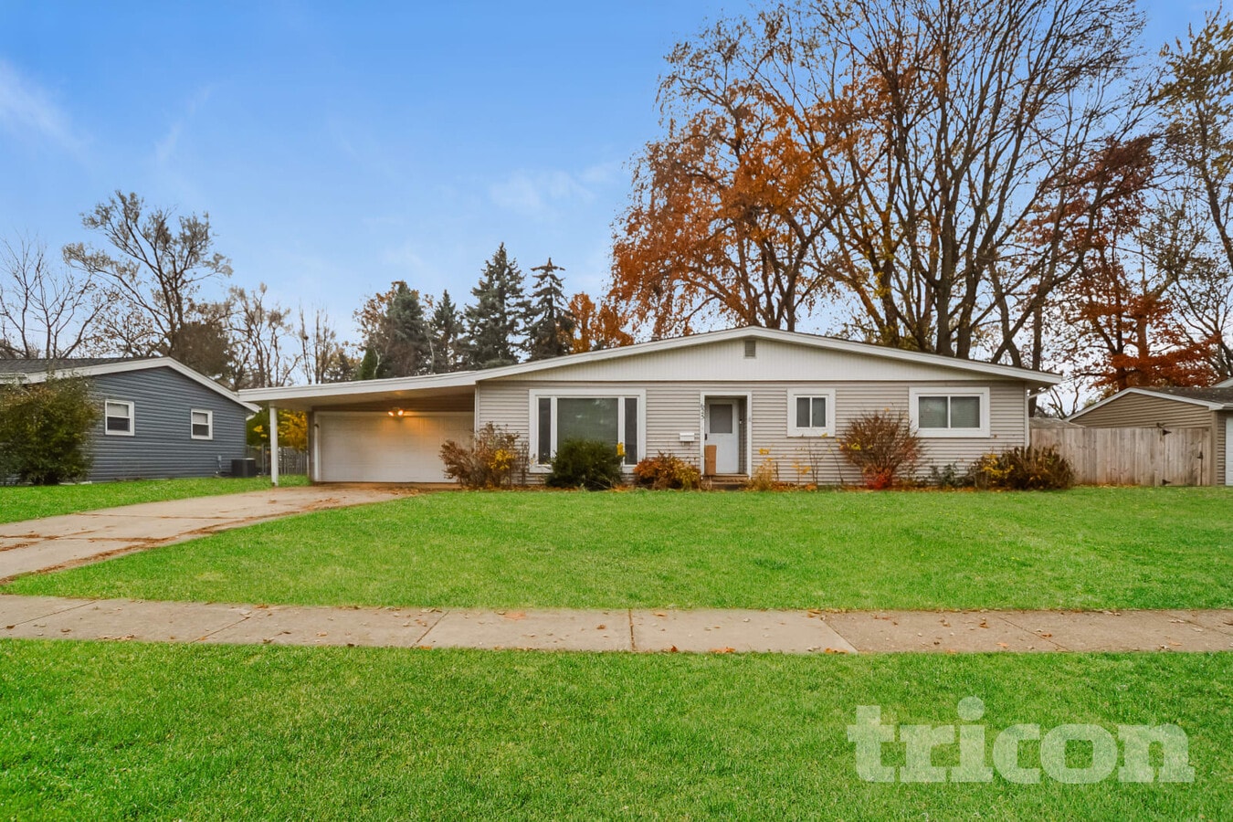 Photo - 625 E MacArthur Dr