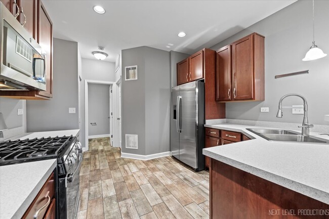 Photo - 450 Majestic Ln