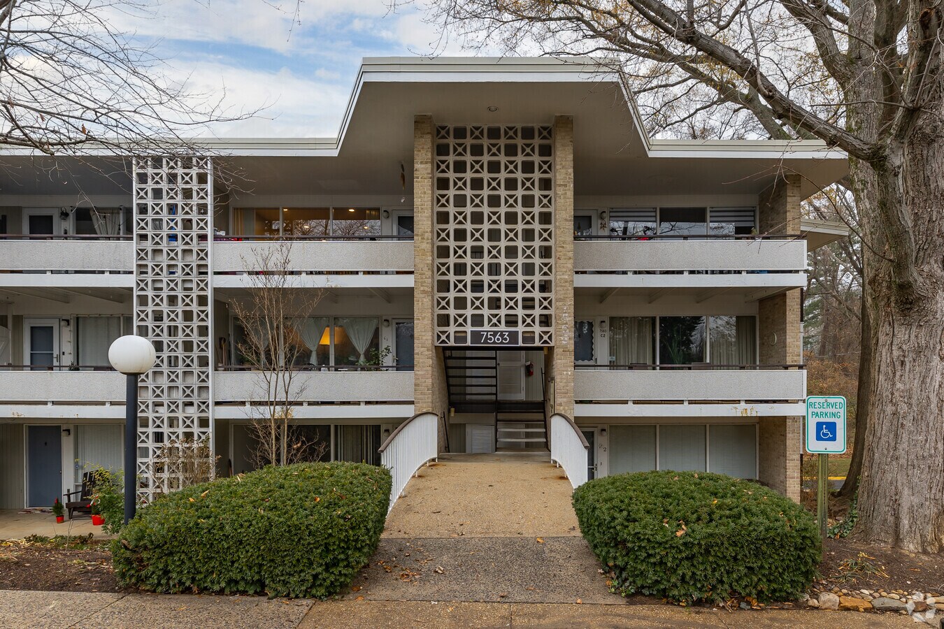 7500 Spring Lake Dr - Spring Lake Garden Condomimium