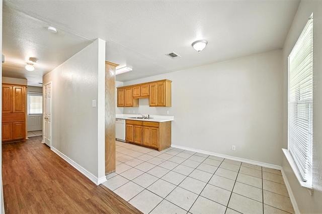 Photo - 1326-1328 S Travis St