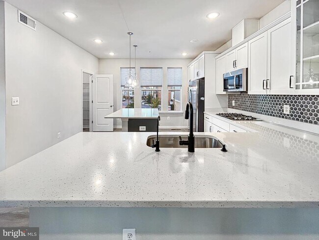 Photo - 414 Matlock Ln