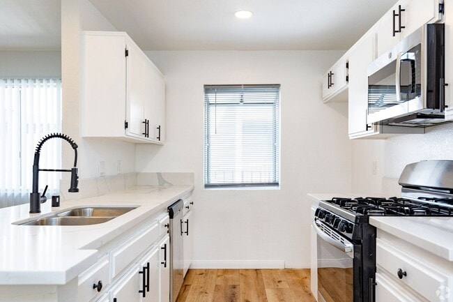 Photo - 1945 Glendon Avenue