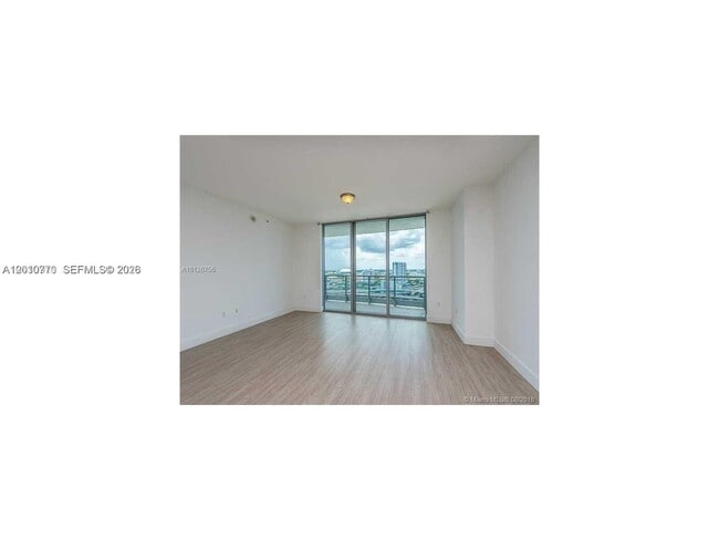 Photo - 90 SW 3rd St Unidad 2609