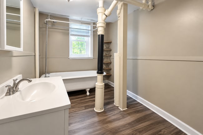 283 Bates Ave Unit 3