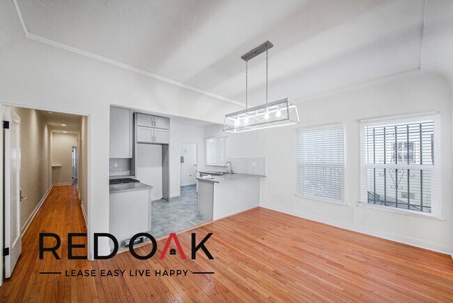 Photo - Charming and Spacious Two Bedroom with Sta... Unit 330