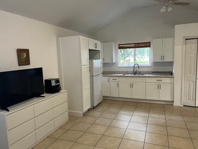 Photo - 2540 Greenwood Dr Unit 2