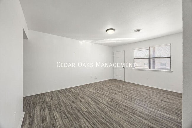 Photo - 1931 W Deane St