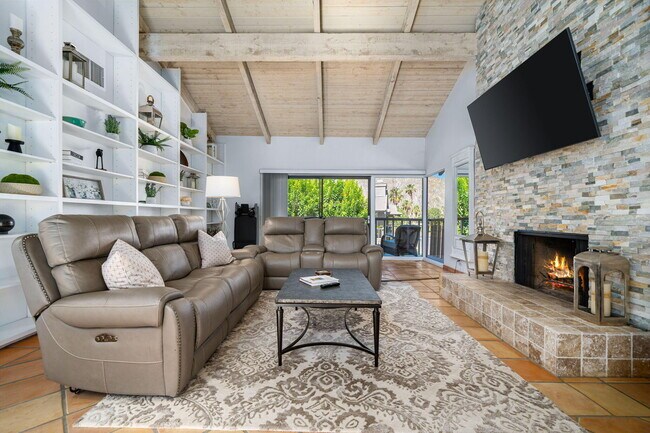 Photo - 46621 Arapahoe Ln Unit B