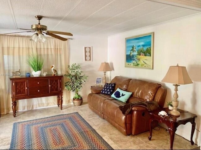 Photo - 613 N Emerald Dr