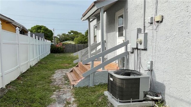 Photo - 163 SW 5th St