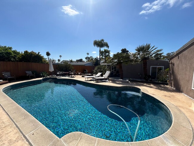 3 Bed, 1 Bath in Clairemont with a Pool! - 3 Bed, 1 Bath in Clairemont with a Pool! Casa