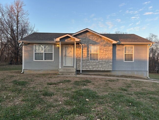 Building Photo - 707 Riess Ln