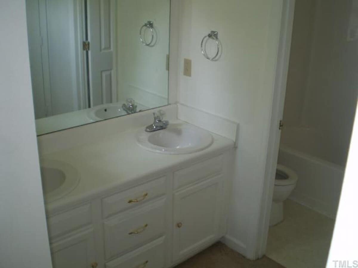Photo - 126 W Holding Ave