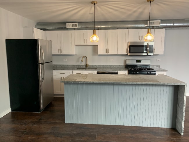 Photo - 2945 W Peterson Ave Unit 200