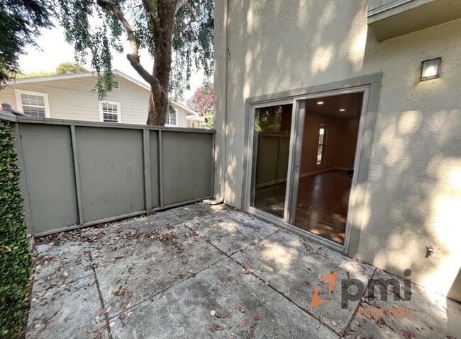 Photo - Stylish 2-Bedroom Townhouse in Prime Walnu...