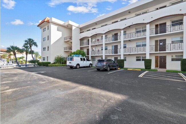 Photo - 20 Yacht Club Dr Unit 104