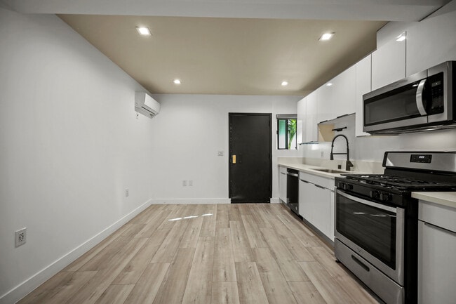 Photo - 1139 Bellevue Ave.