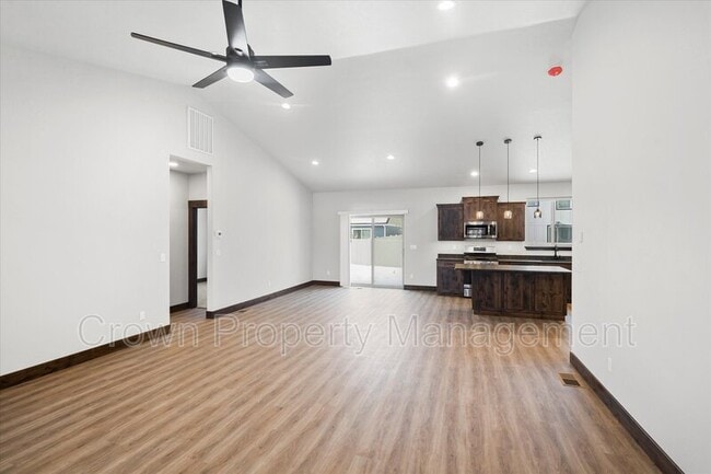 Photo - 4046 Snowberry Ave