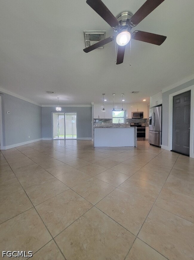 Photo - 203 Redcliff Ave