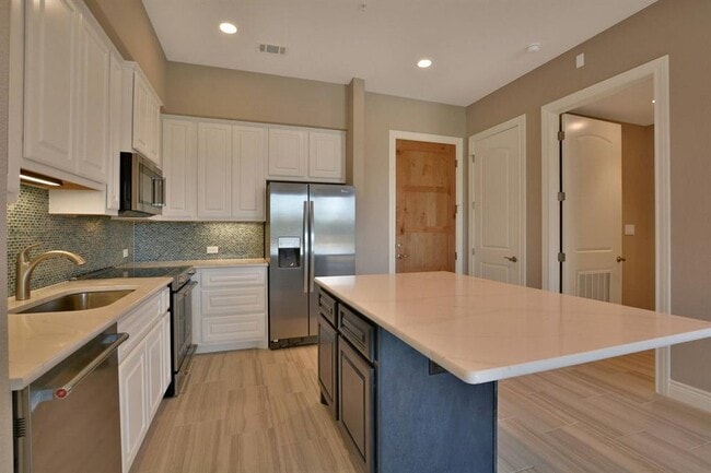 Photo - 106 Bella Toscana Ave Unidad 3208