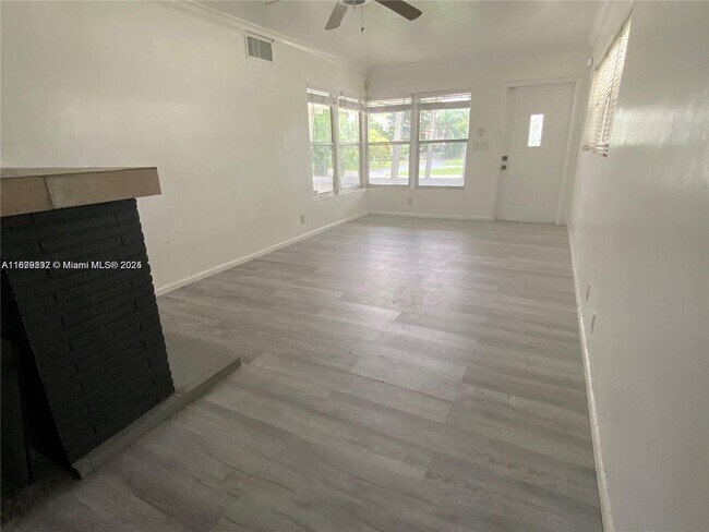 Photo - 108 SE 10th Ave Apartment Unit Front