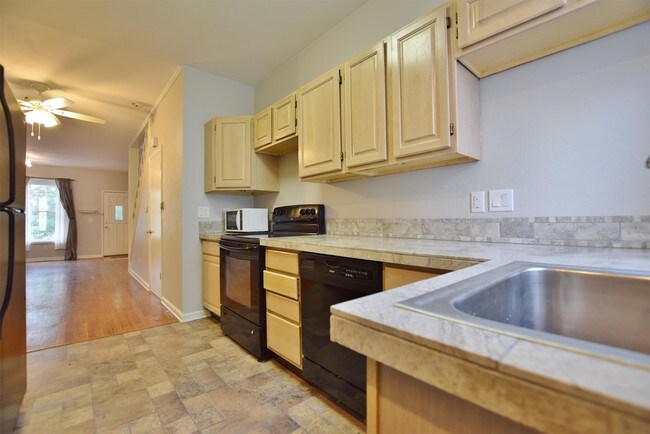 Photo - 335 E 7th Ave