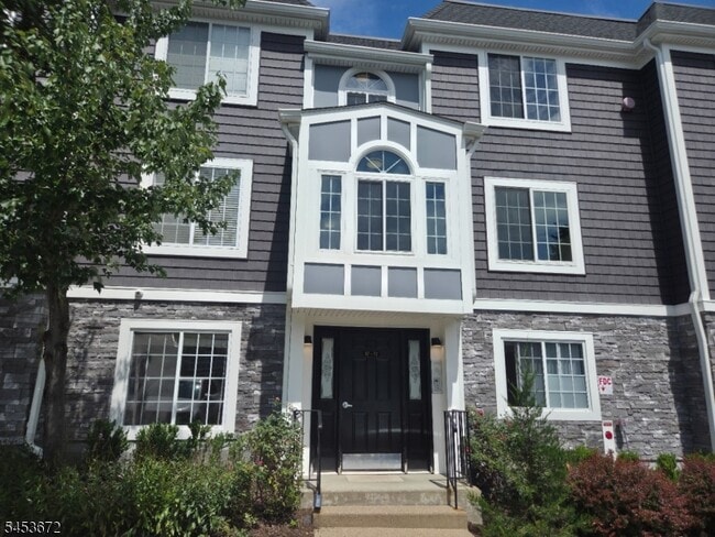 Building Photo - 67 Village Dr Unit 67