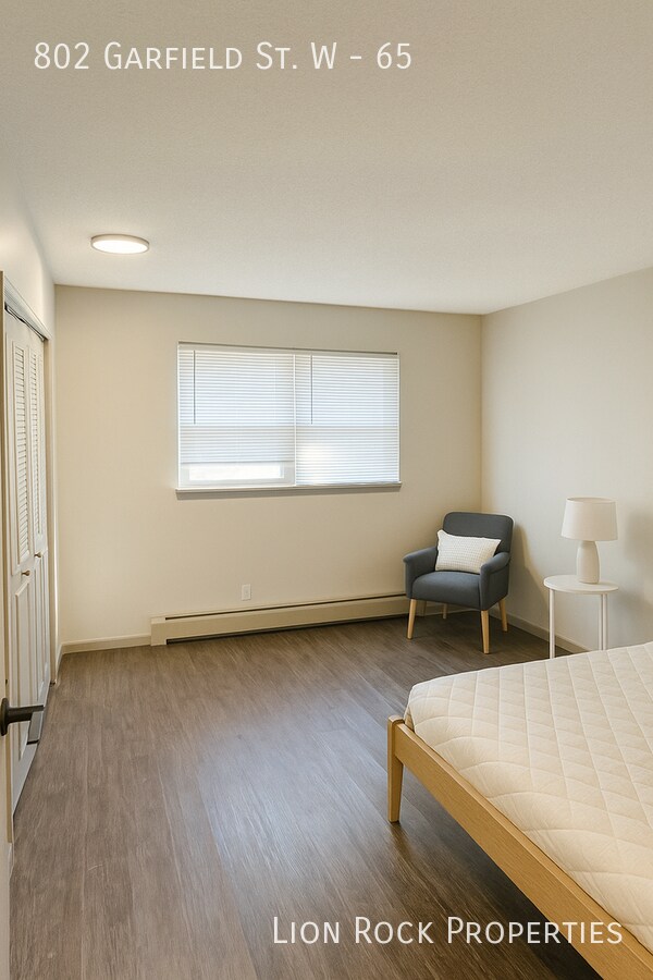 Photo - 802 Garfield St W Unidad 65