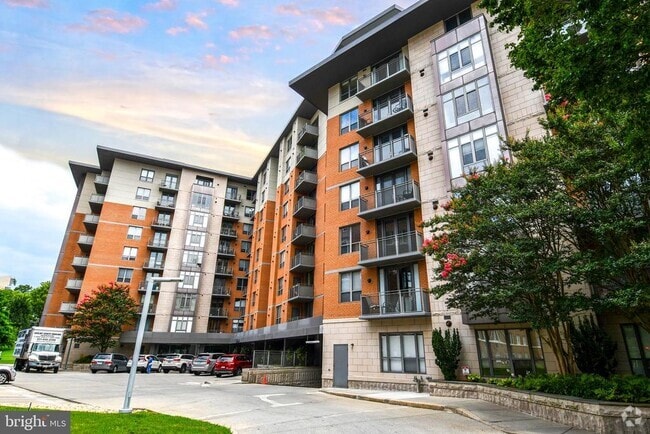 Building Photo - 3883 Connecticut Ave NW Unit 902 Rental