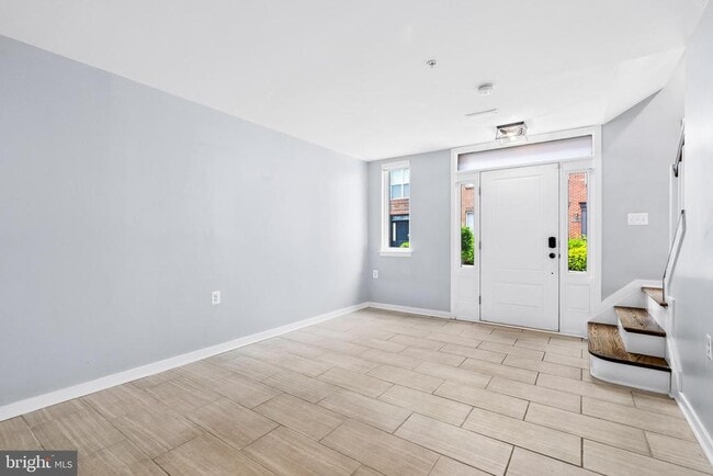 Photo - 1424 Trafalgar Ln