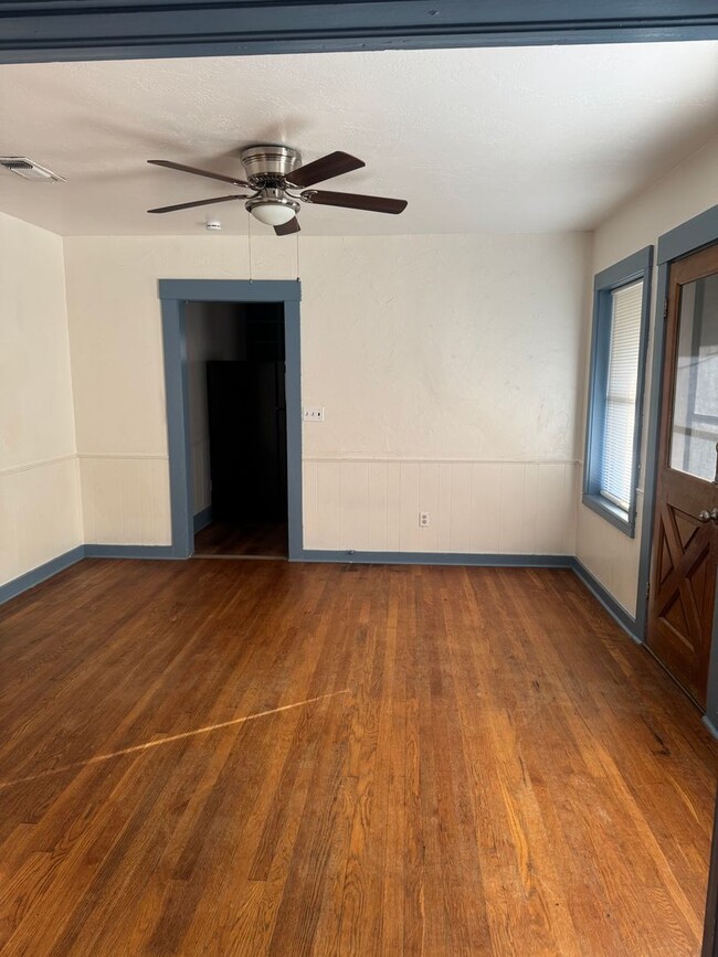 Photo - Adorable 2/1 !!! walking distance to the e...