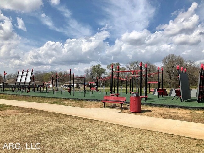 Photo - 231 N Broadway Dr