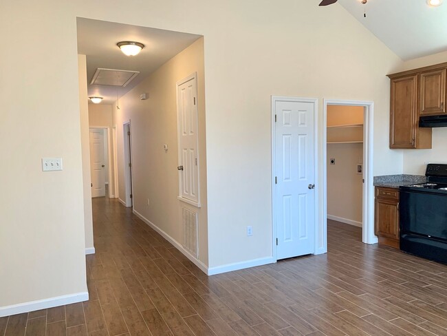 Building Photo - 614 S Rocheblave St Unit 614-B Rental