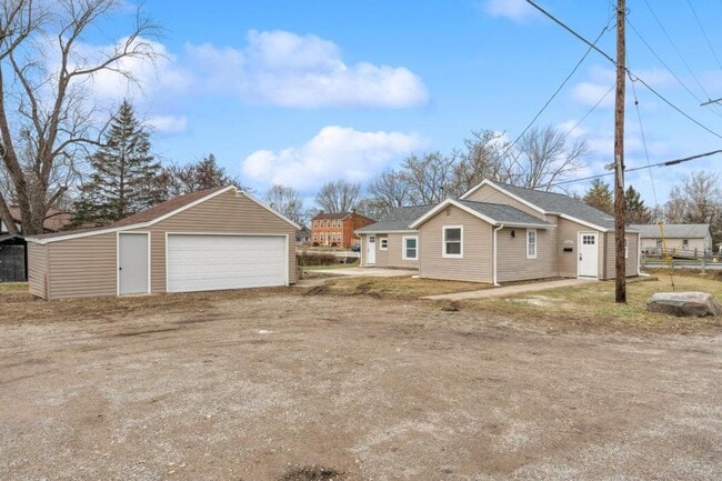 Building Photo - 8450 S Mann Rd Rental