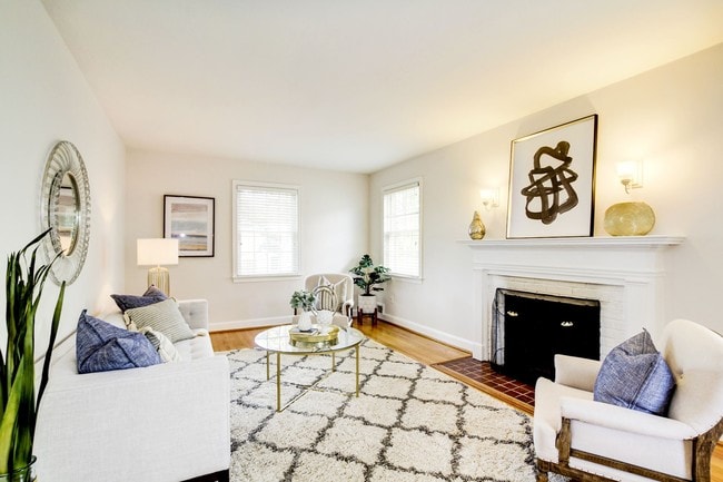 Photo - 9412 Colesville Rd