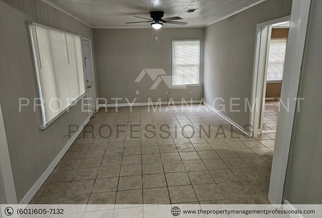 Building Photo - Renovated Ready to Rent