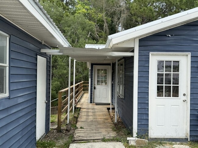 Building Photo - 2141 E Camp N Comfort Ln