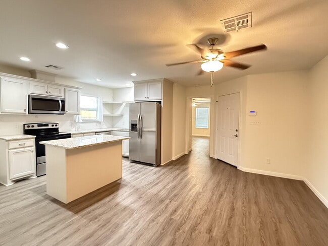 Photo - Charming 3-Bedroom, 2-Bath Duplex in Waco ...