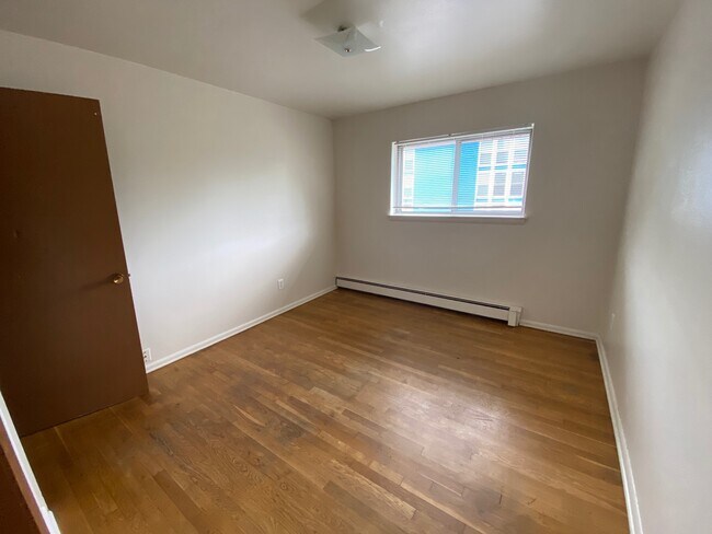 Photo - Farwell Apartments