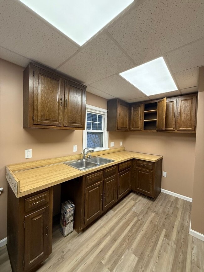 Photo - Lee/Harvard 3 Bedroom Single water/sewer i...