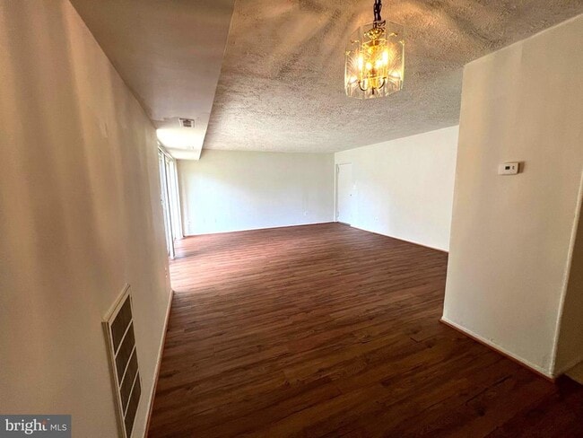 Building Photo - 7613 Fontainebleau Dr Unit 2102