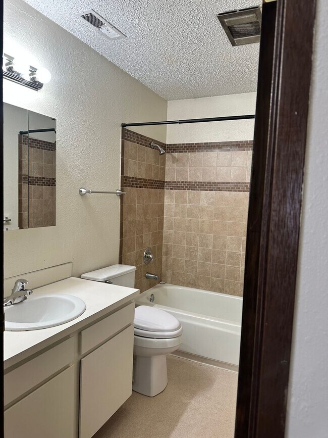 Photo - 624 Yakima St Unidad 2