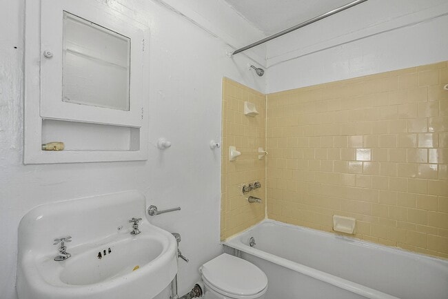 Photo - Highland Court